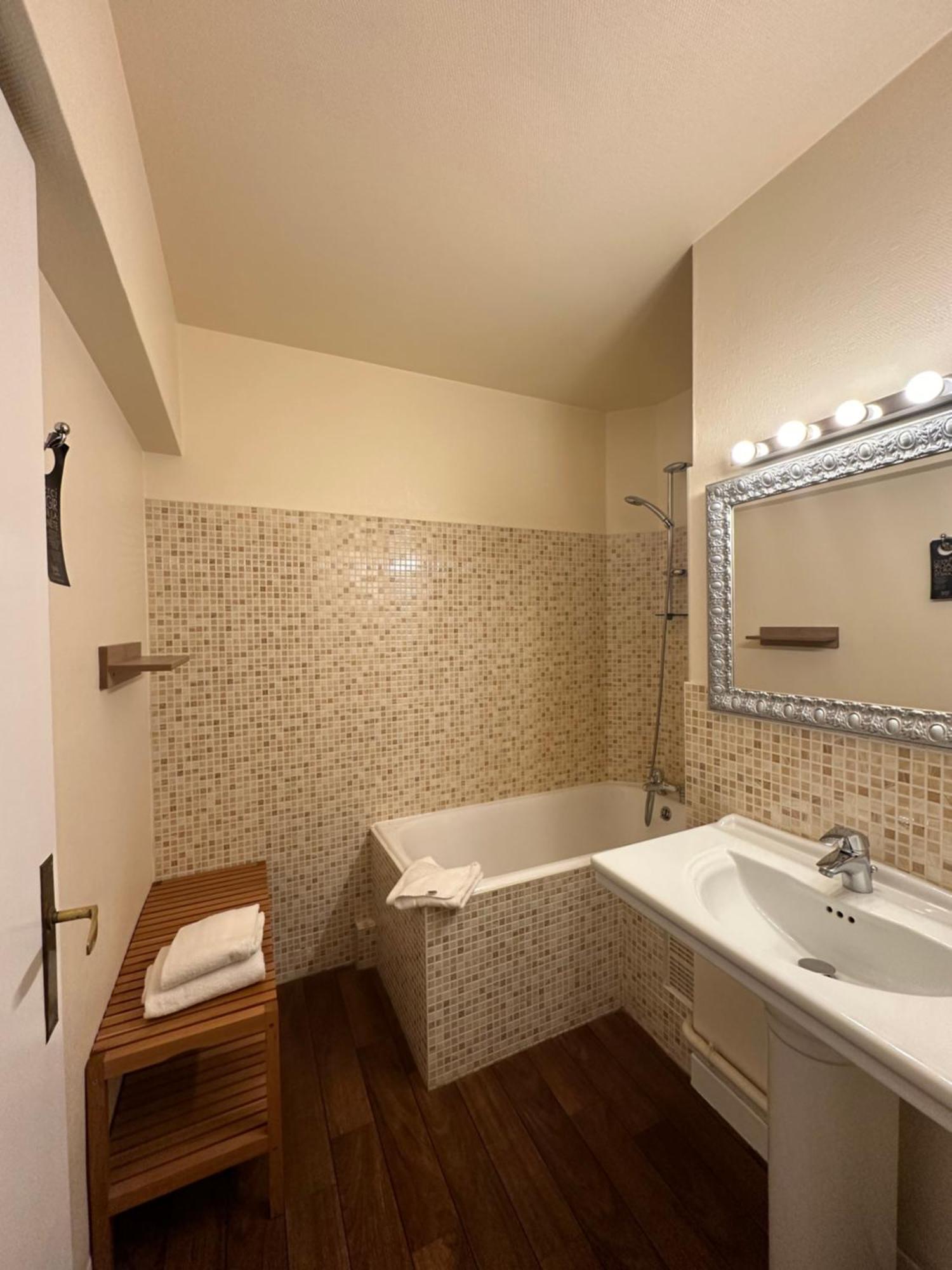 The Originals City, Hotel Napoleon, La Roche-Sur-Yon Kamer foto